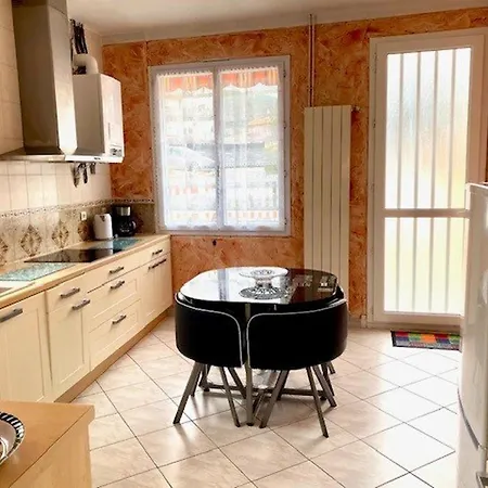 Spacieux F2 Ensoleille De 62m², Climatise, Balcon, Parking, Proche Cures Et Centre, Animaux Acceptes - Fr-1-703-121 Apartment *