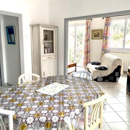 Spacieux F2 Ensoleille De 62m², Climatise, Balcon, Parking, Proche Cures Et Centre, Animaux Acceptes - Fr-1-703-121