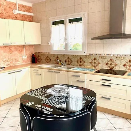 Apartment Spacieux F2 Ensoleille De 62m², Climatise, Balcon, Parking, Proche Cures Et Centre, Animaux Acceptes - Fr-1-703-121 Amelie-les-Bains-Palalda